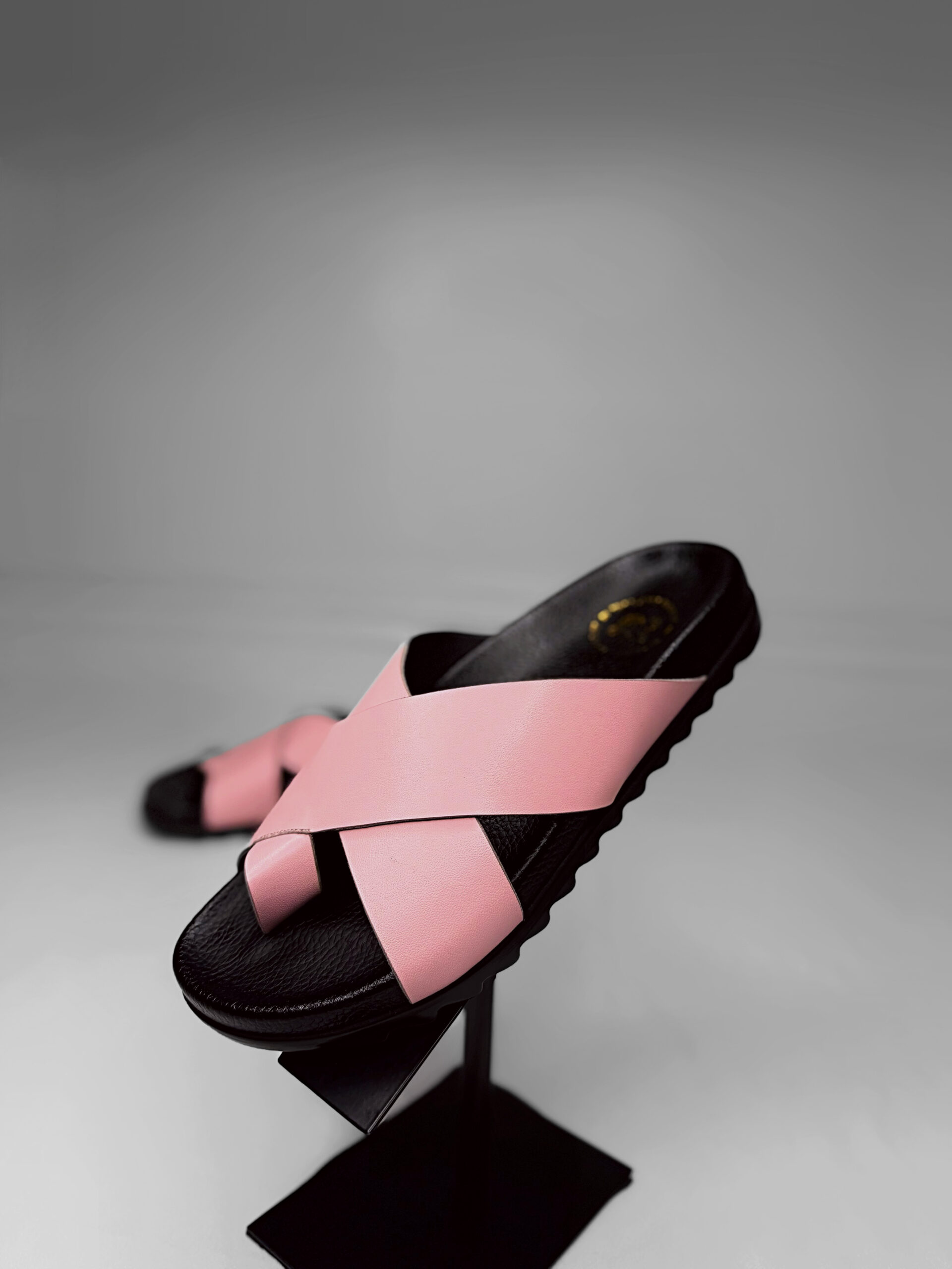 'ONYE ISI' Palm (Baby Pink)