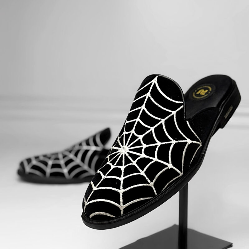 'NOIR WEB' Mule